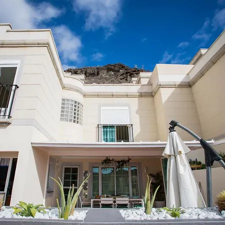 Jazmin Modern House Apartment Mogan