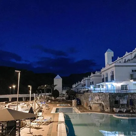 Jazmin Modern House Apartment